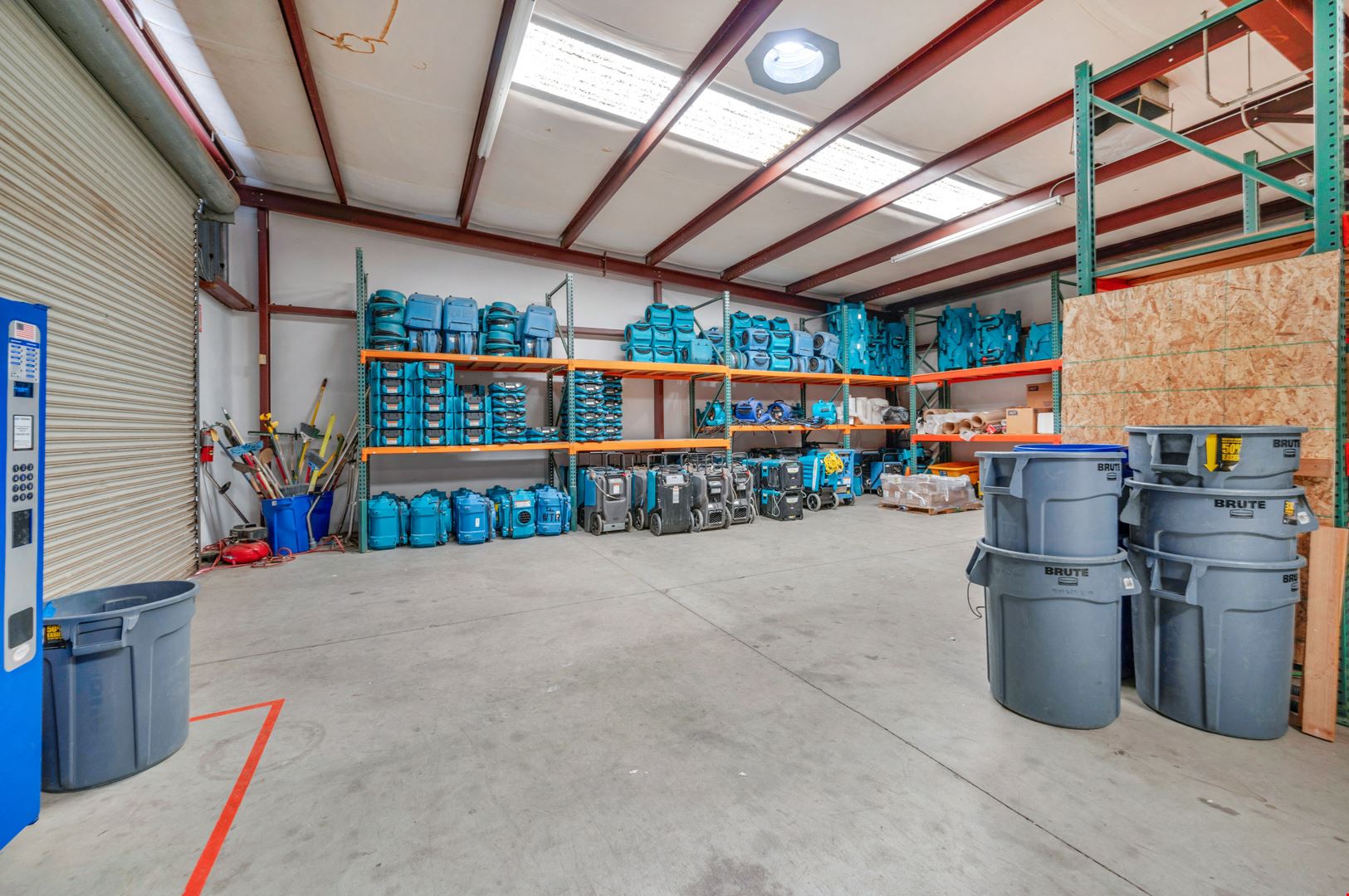 ±5,000 SF Turn Key Office/Warehouse Building - NW Fresno