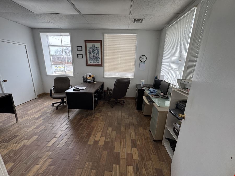 7706-7708 NW 10th St