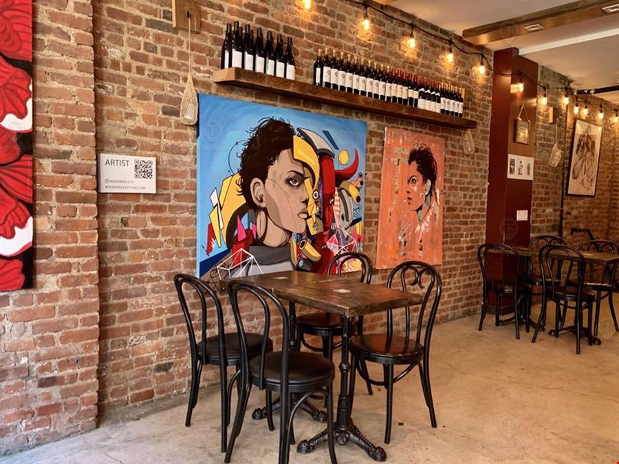 700 SF | 137 Eldridge Street | Turn-Key Bar With Full Liquor License For Sale