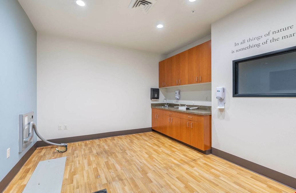 View Pointe Business Park - Suite 100