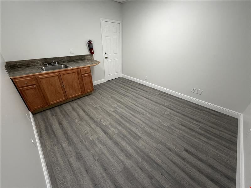1280 SF Suite 301 Professional and Medical Office Space at