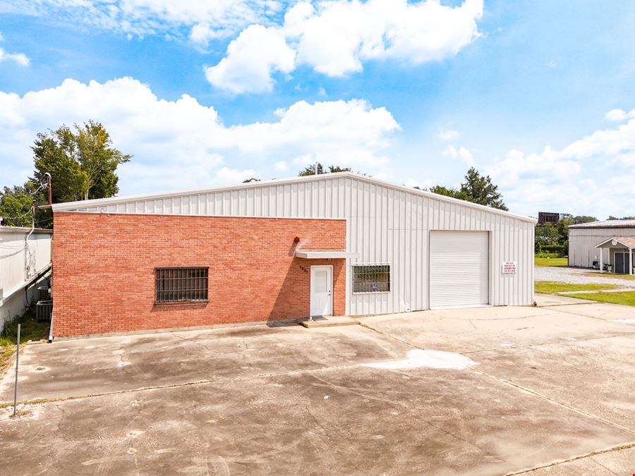 Renovated Office Warehouse with Yard just off Airline Hwy
