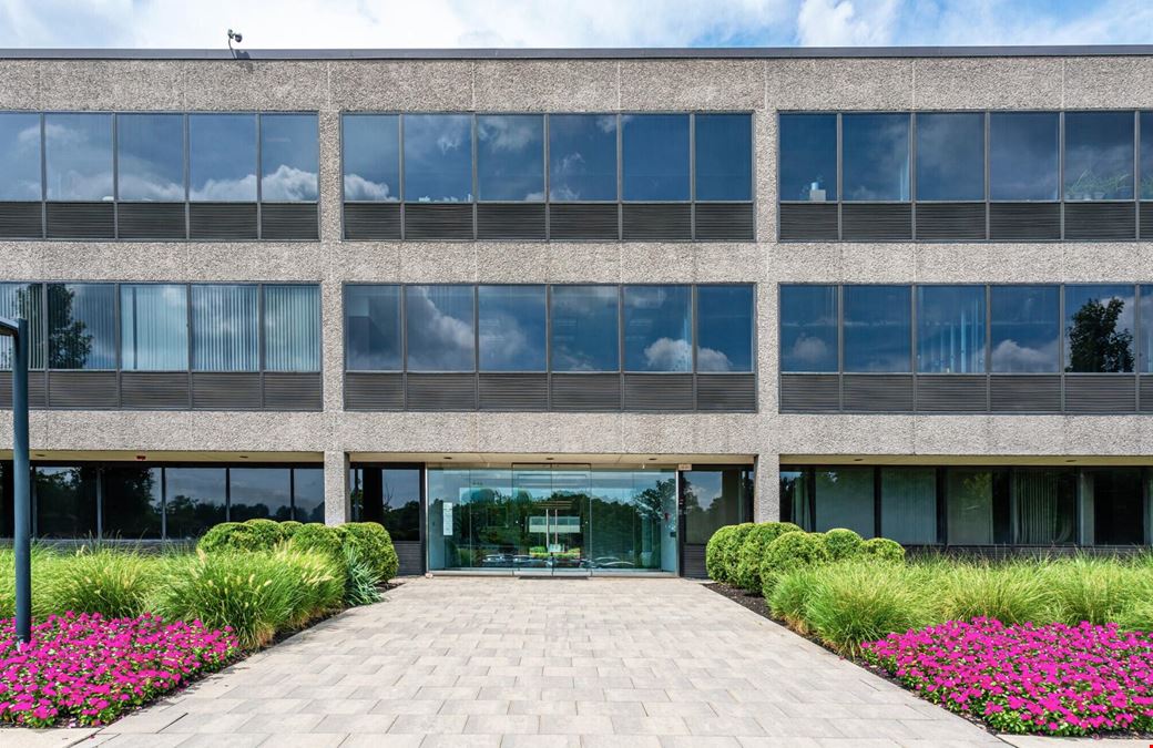 800-900 Lanidex Plaza