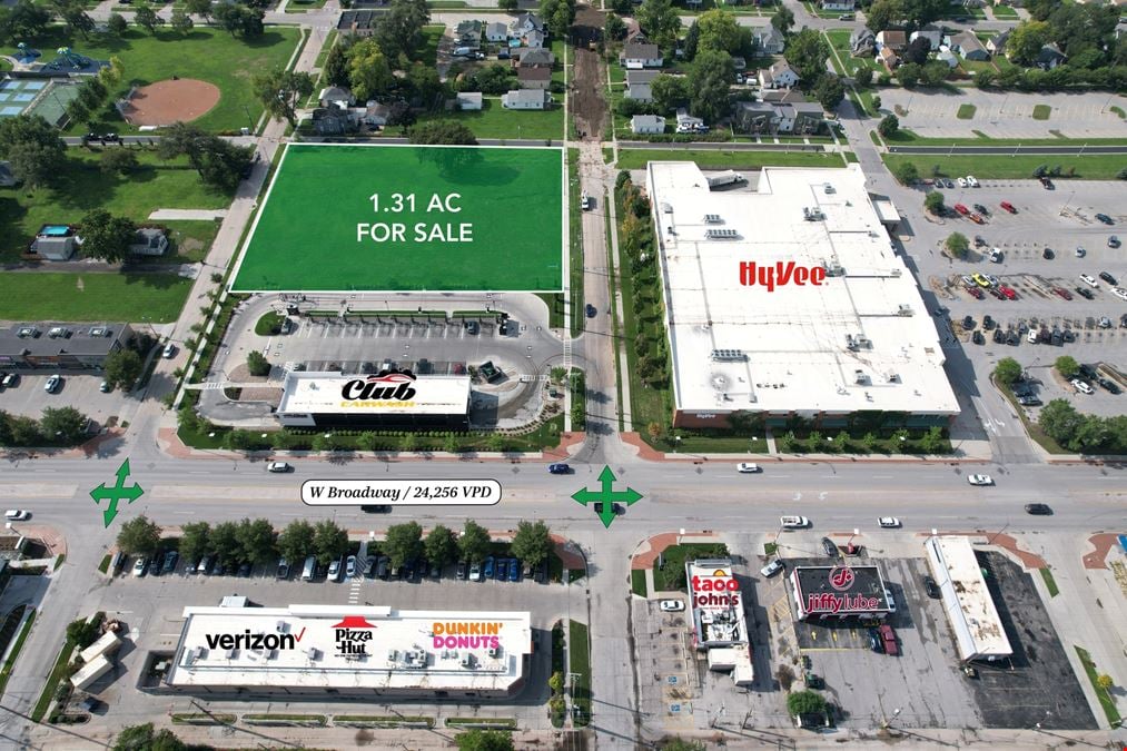 Hy-Vee adjacent Lot