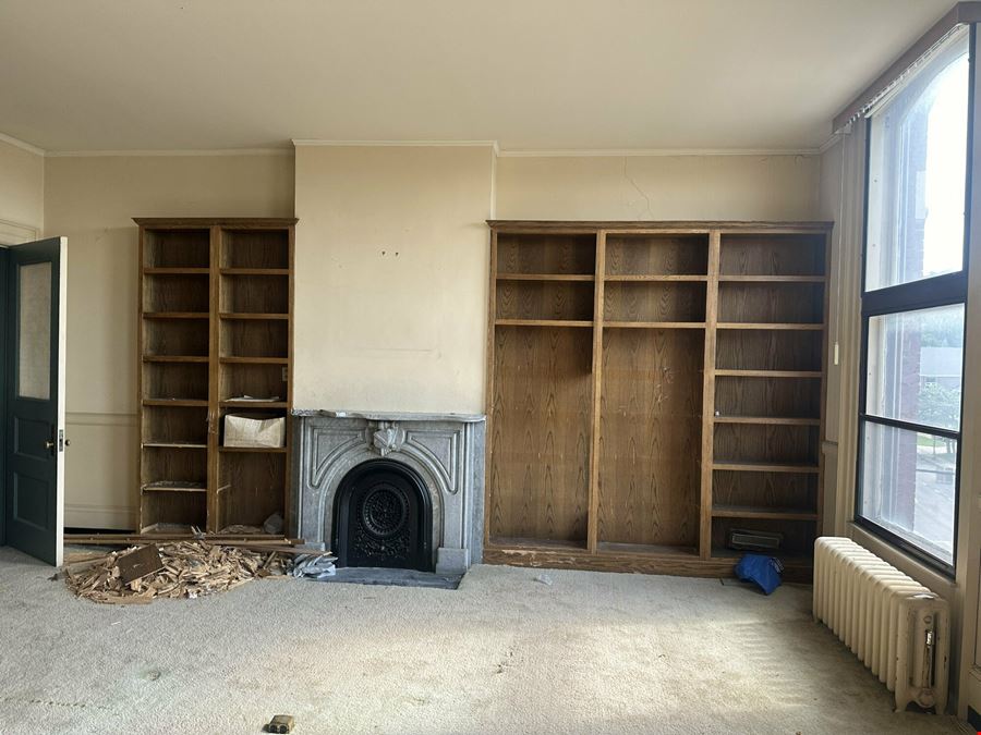 49 E Main St