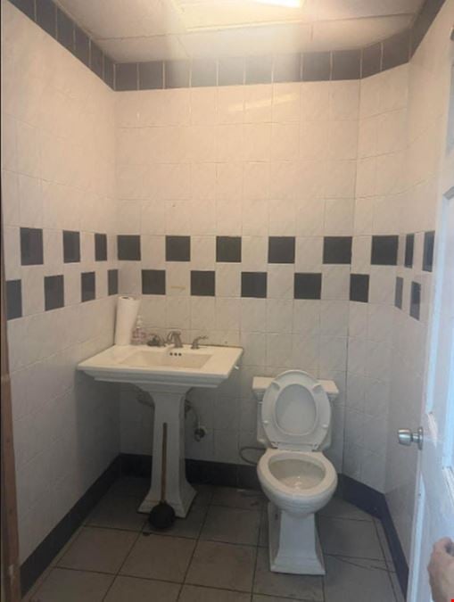 Retail Store For Rent Next to Leavitt's Park and Bus!