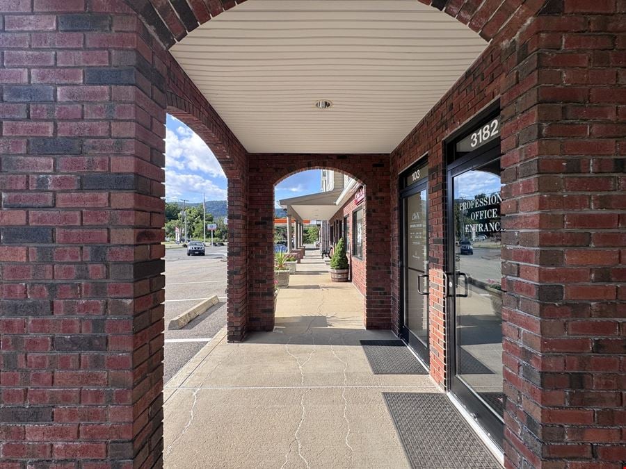 Cold Spring, NY Only Plaza on US Rt 9 in Putnam County