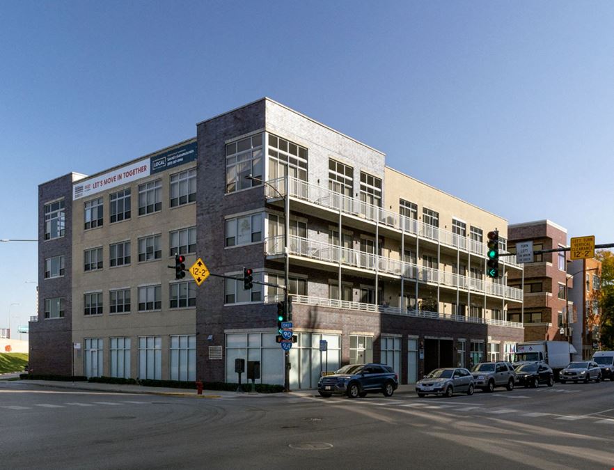 Commercial Space in Prime Bucktown Location