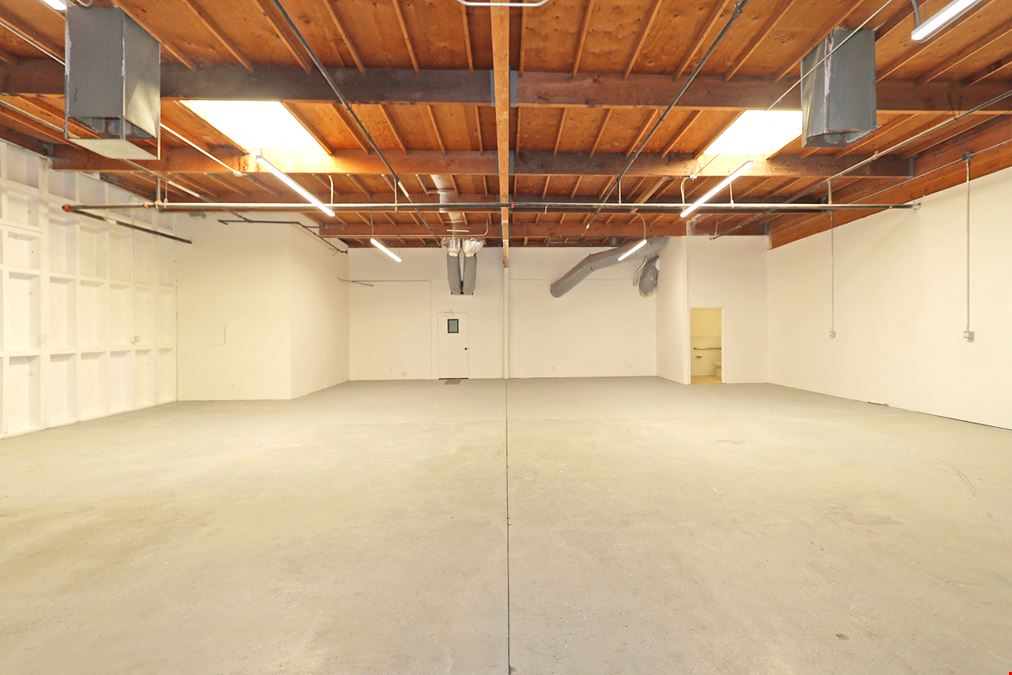 77725 Enfield Lane