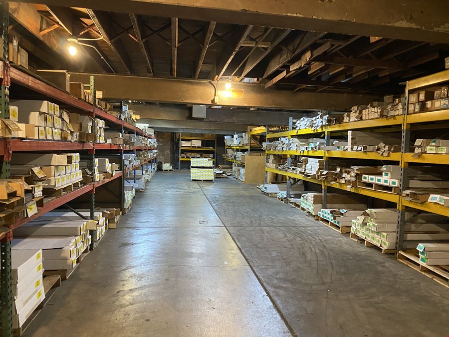 43,521 SQ.FT. WAREHOUSE W/STORAGE & OFFICE