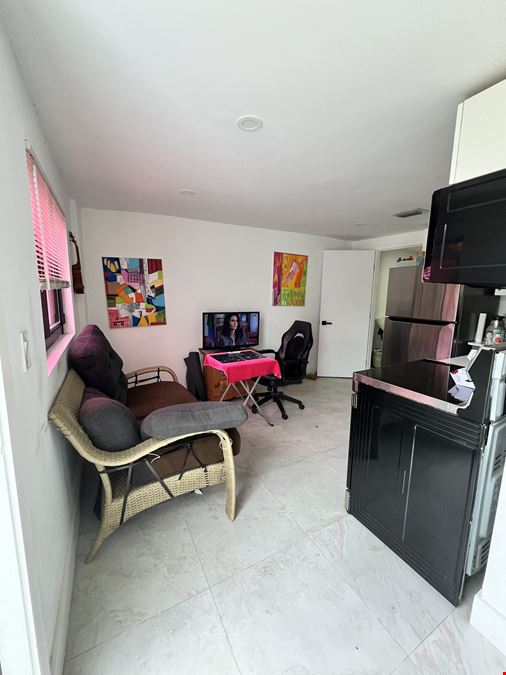 1102 NW 103rd St