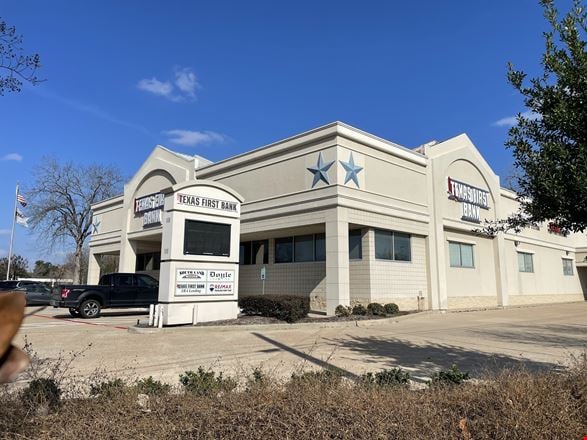 Preview of Office space for Rent at 2343 N Main St. 