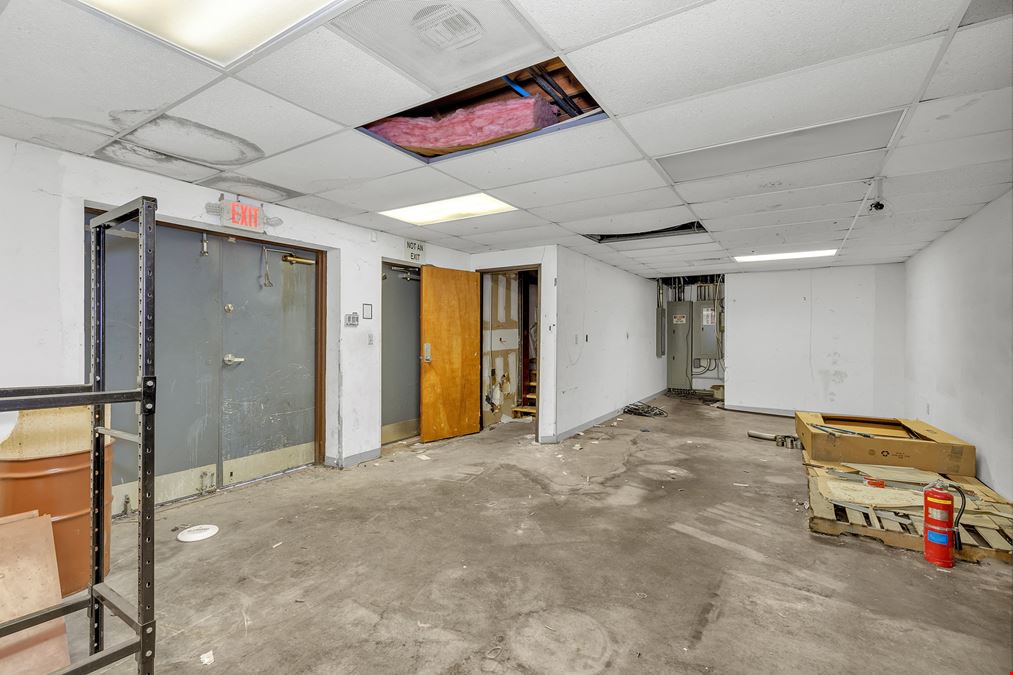 11,250 SF Flex/Showroom Space