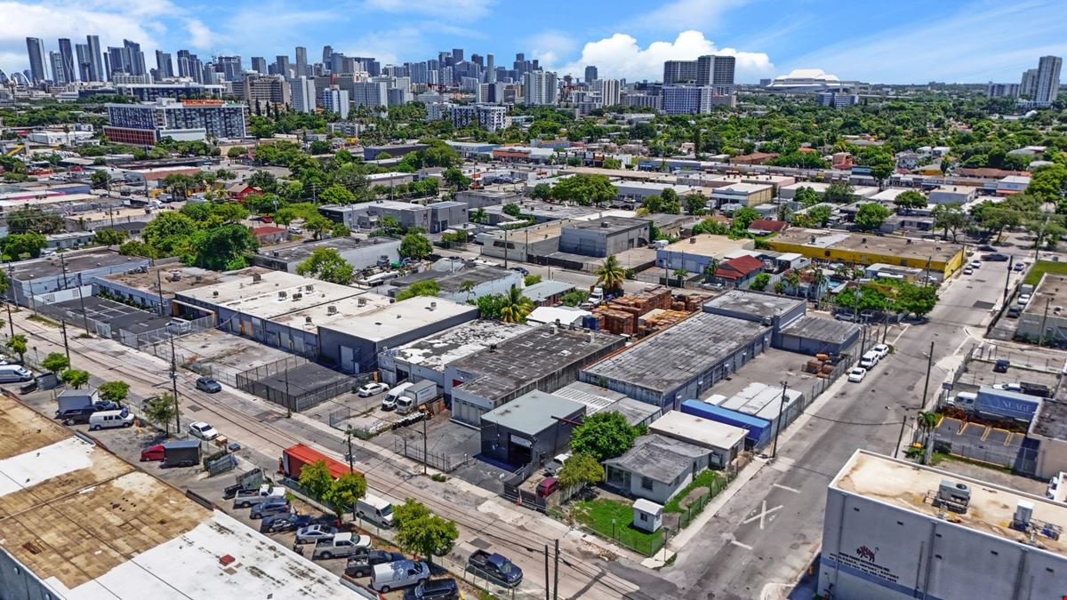 1882 NW 22 ST