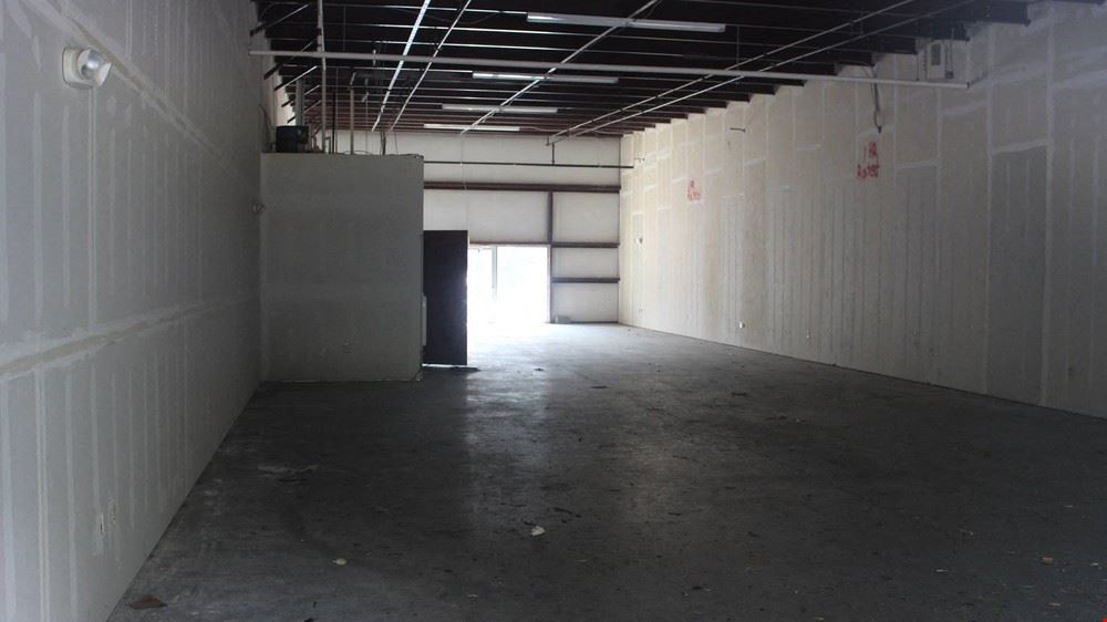 25,000sf Showroom/office/ Warehouse