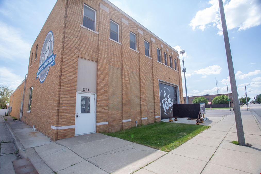 Former Busted Knuckle Brewery & Pit 105