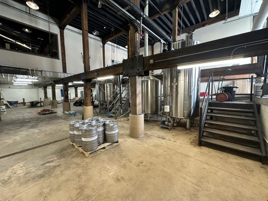 638 Lake St. - NEW PRICE! 24,320+/- SF RETAIL SPACE - INVESTMENT OPPORTUNITY