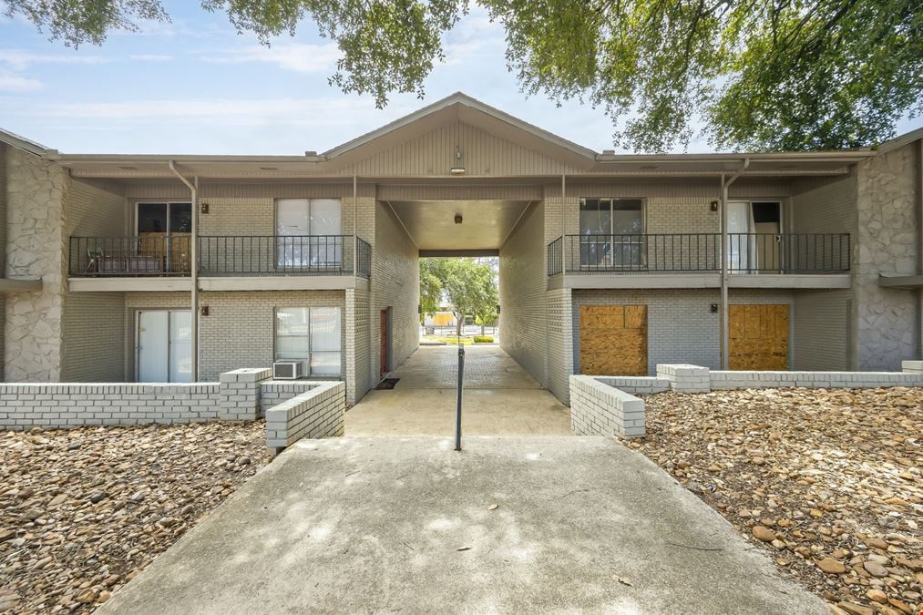 Executive Apartments - San Antonio, TX