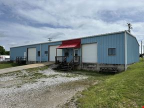 5,000 SF Office / Warehouse Building For Lease in Nixa