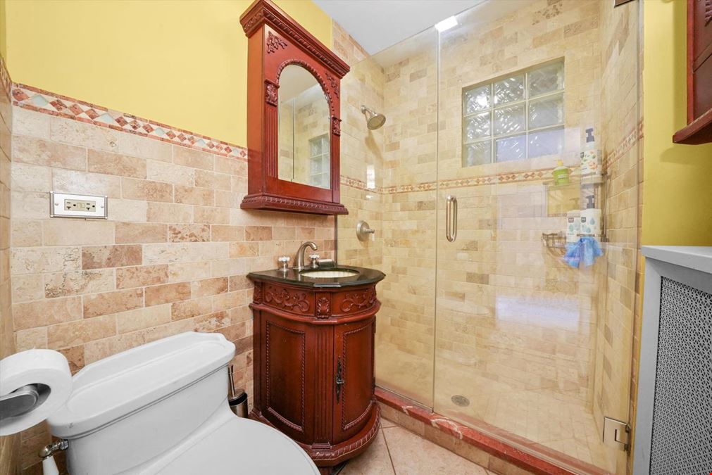 1303 W Chicago Ave, Chicago, IL