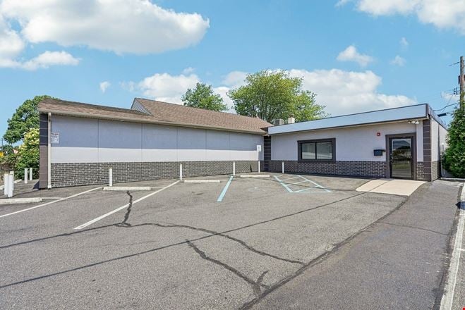 Preview of Office space for Rent at 1005 Green Ln