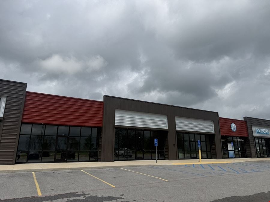NEW RETAIL CENTER FOR SALE OR LEASE IN ROGERSVILLE