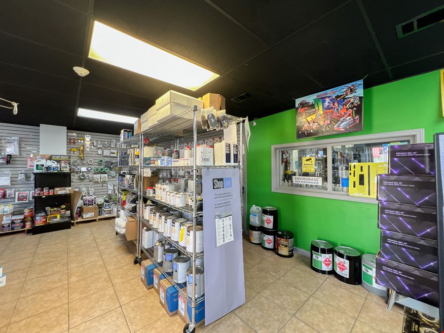 ±3,719 SF Retail / Warehouse Near Veterans Memorial Blvd
