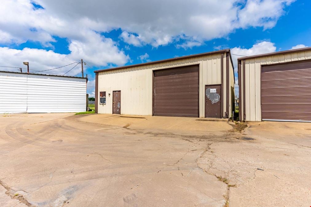 Warehouse for Lease Off US-175