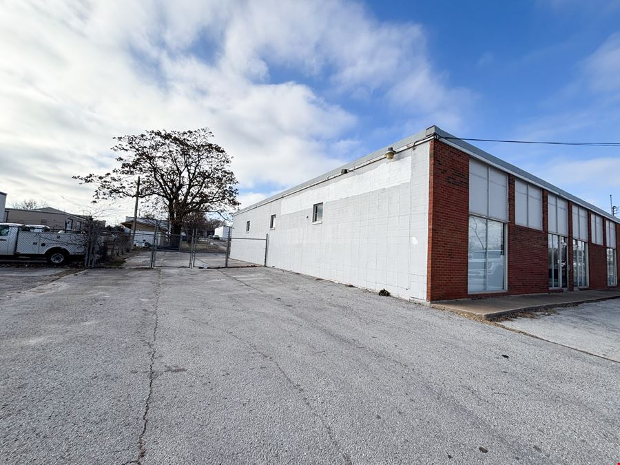 4,900 SF Shop Building for Lease with Fenced Yard