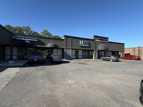 Preview of Retail space for Rent at 2751 Bartlett Boulevard