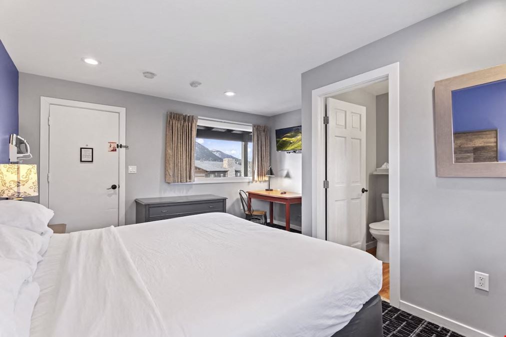 Coyote Mountain Lodge