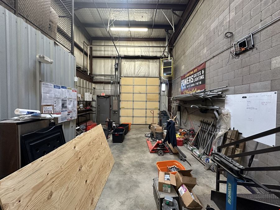 ±3,110 SF Flex Space - 3054 E Elm