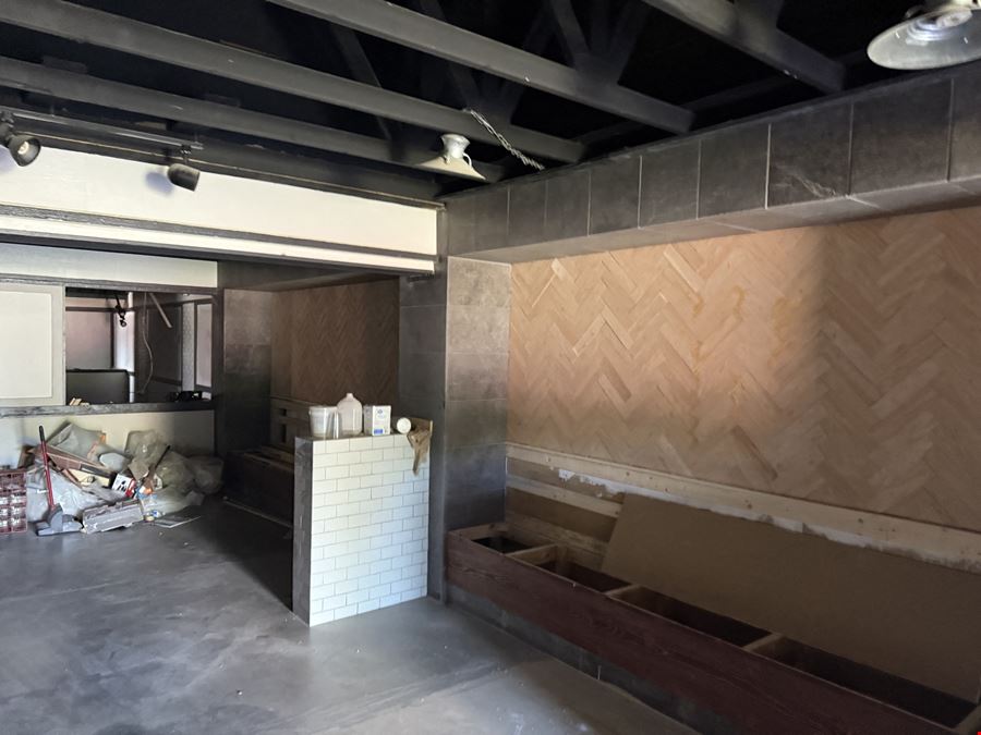 FULL SERVICE RESTAURANT ON GLENSTONE
