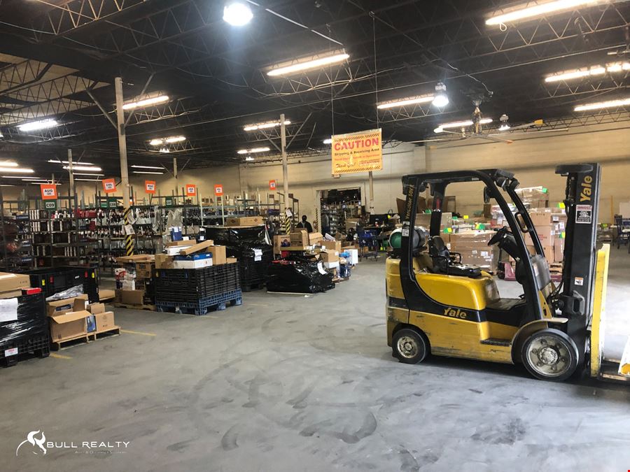 ±51,738 SF Industrial Office/Warehouse in Stone Mountain, GA