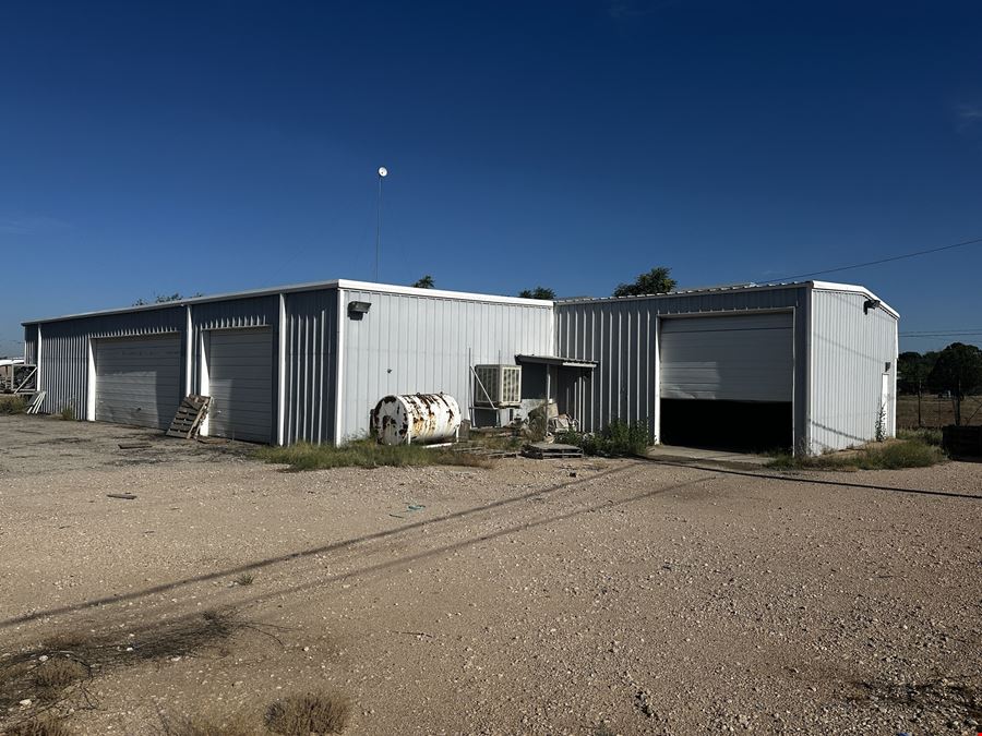 Crane Served Warehouse Near US Hwy 385