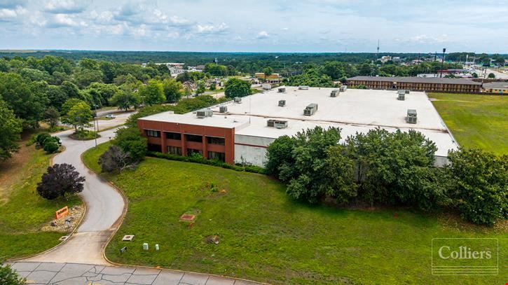 ±101,366-SF Facility on Large Landsite within Institutional Submarket For Sale