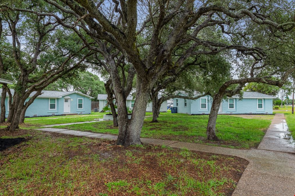 Live Oak Cottages