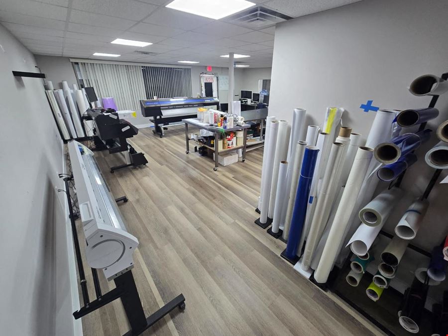 PRIME LOCATION Storefront Office/Retail