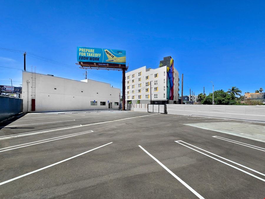 5075 W Adams