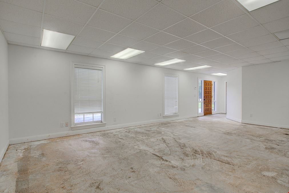 1.09± Acres with Warehouse/Showroom/Office