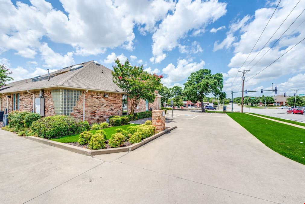 501 W Harwood Rd 