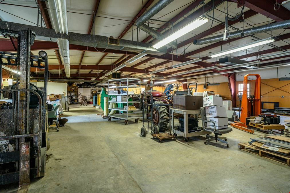 LARGE WAREHOUSE AVAILABLE IN GREAT LOCATION
