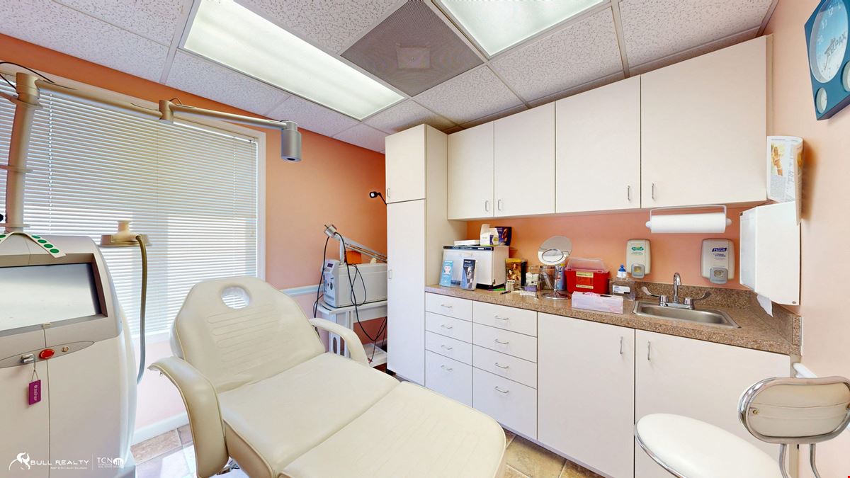 Free Standing Multipurpose Building | Former Medical Office | ±18,160 SF