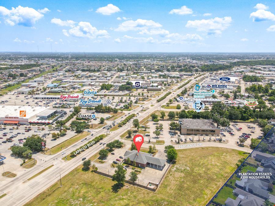 Renovated Garden Office Suites in Retail-Dense Corridor