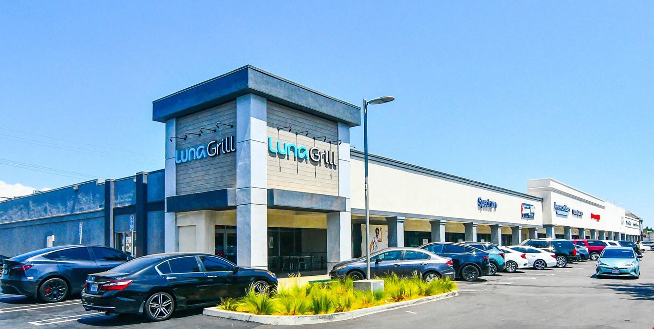 BevMo+FiveGuys Shops @ Lakewood Center