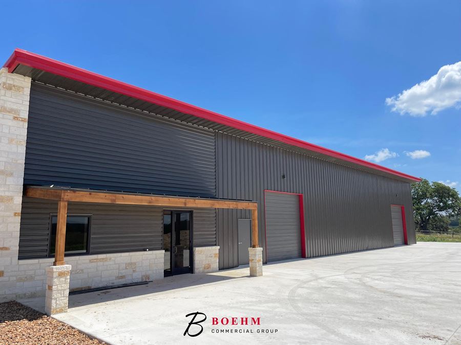 Warehouse/Office Building For Lease in Boerne Texas