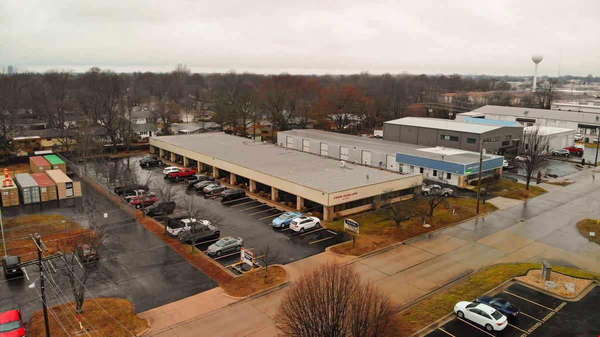 2,735' Office Space & Warehouse on Chestnut & Hwy 65