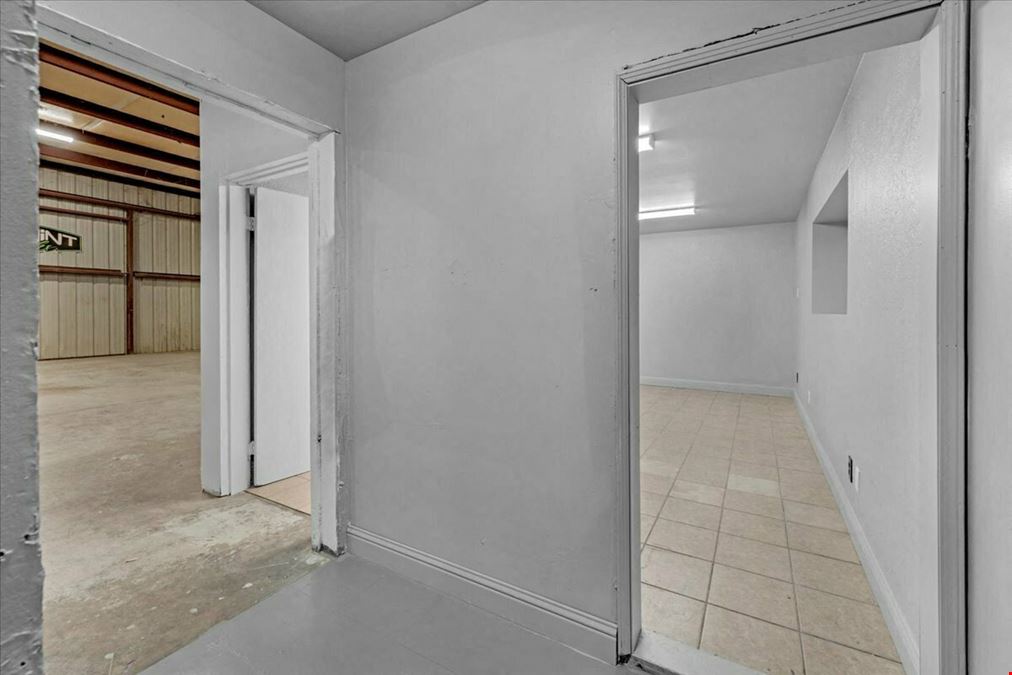 Clean Office/Warehouse Space w/ Rollup Doors