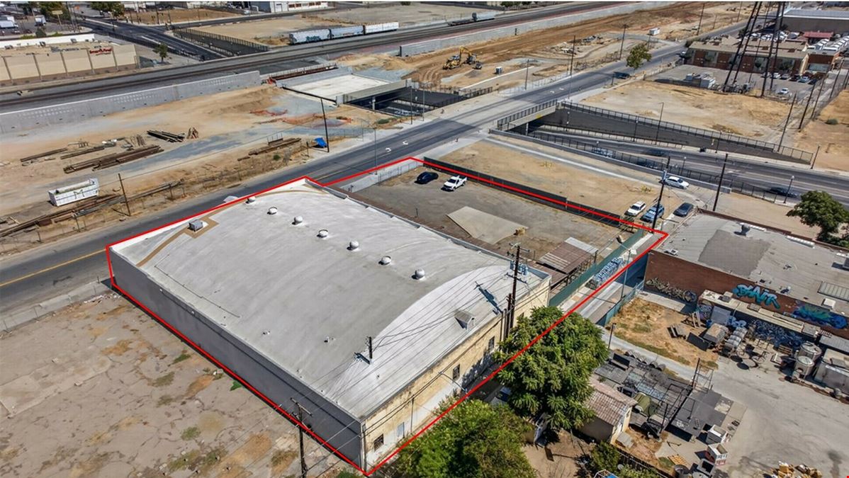 ±15,300 SF Freestanding Industrial Building + Large Yard Area - CA-41 Exposure