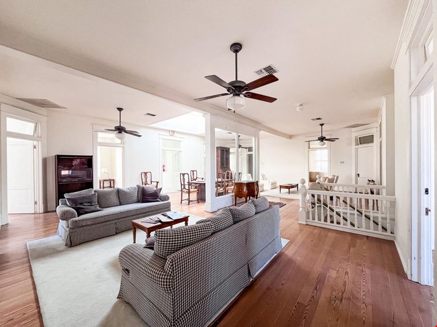 216 E Alamo Street